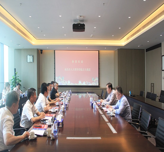 南昌市人大常委会主任吴伟柱等一行莅临Z6·尊龙凯时集团考察